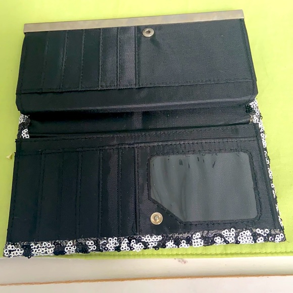 Beaded large wallet with many compartments.BRAND NEW!!💥FIRM PRICE💥 - Picture 6 of 10